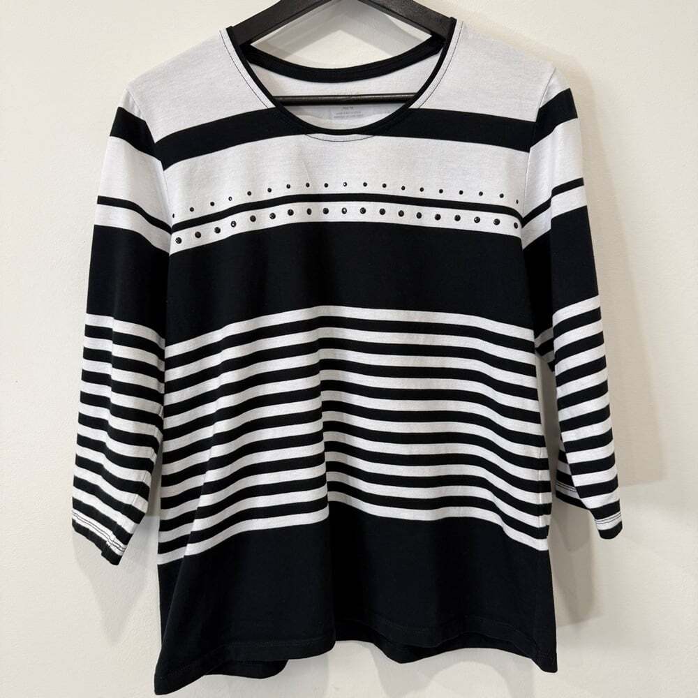 Alia Scoop neck Shirt Striped Black and White with 3/4 Sleeve
